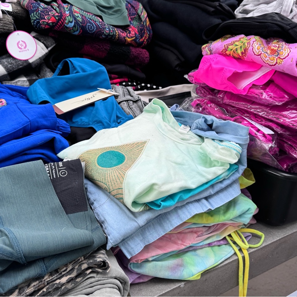 5lb mystery women’s (XS-M) clothing box with extras! Closet update, resell, gift - Picture 7 of 10